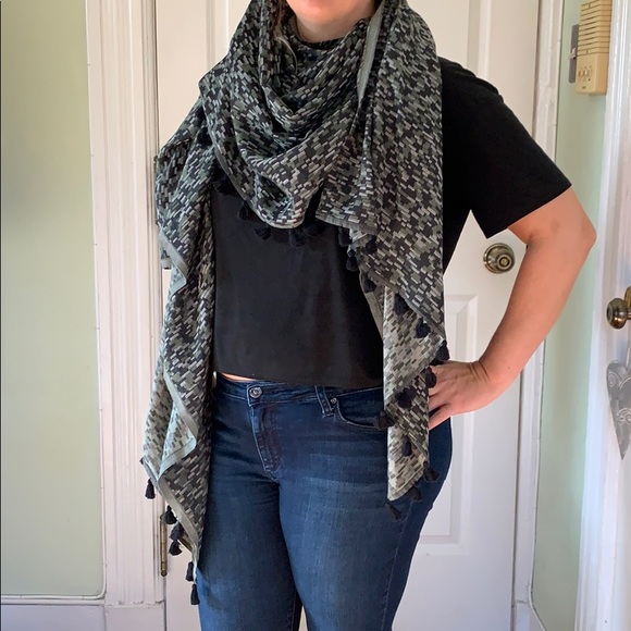 Lululemon Poncho - Picture 2 of 4